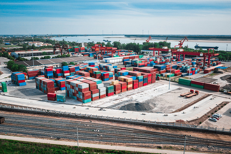 杭州市至列支敦士登——瓦杜兹物流人员合作