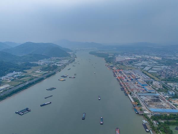 商品毛巾被经连云港市选用海运送货抵达越南