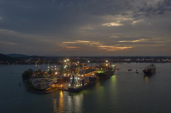 商品咖啡器具（咖啡机、咖啡杯、过滤器）经安庆