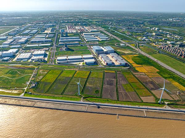 商品木制厨具经深圳市选用轮船快递至塞拉利