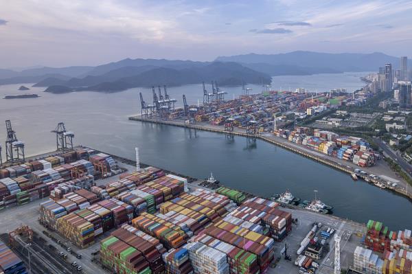 物品鞭经青岛市选择海运快递抵达韩国