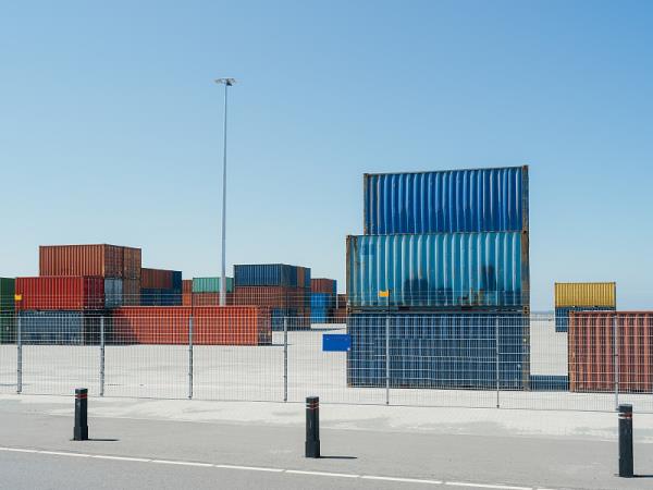 商品熨烫机经镇江市采取海运配送抵到欧州