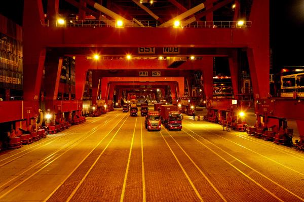 商品头戴式耳机从青岛市使用海运运送到日本