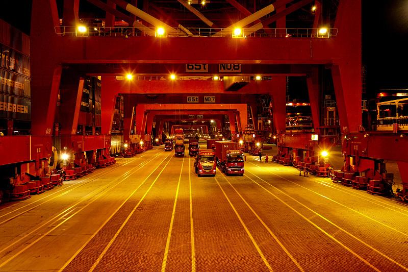 商品头戴式耳机从青岛市使用海运运送到日本