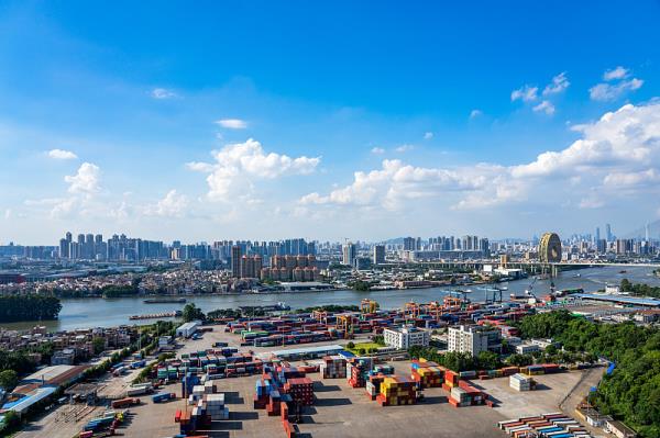 商品镀锌带钢经上海市采用轮船速递抵到巴西