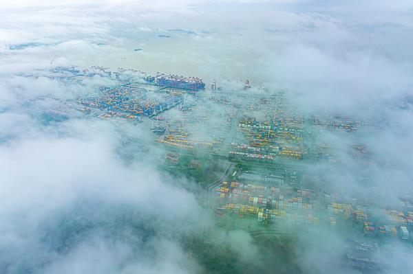 物品运输设备从深圳市使用轮船速递抵到几内