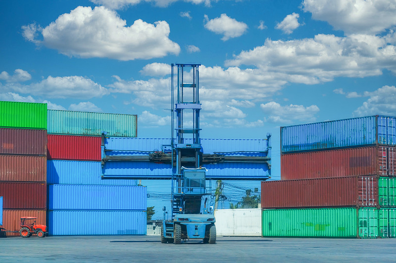 货品救生筏架经金华市采用轮船运送到韩国