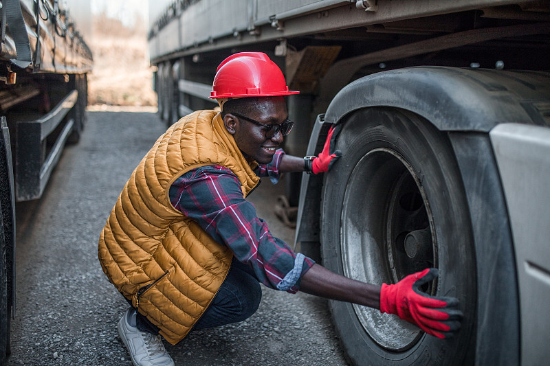 商品餐具套装经深圳市选取飞机运送到斯洛文尼亚