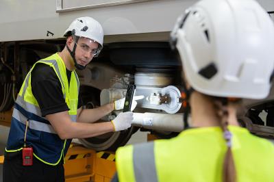 服装经中国基隆FCL海运派送至新加坡