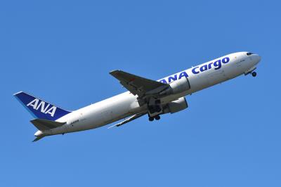 石河子食用油采用空运4天内送达新加坡