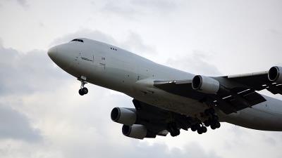 毛戈平高光膏借用广州航空货运送到新加坡