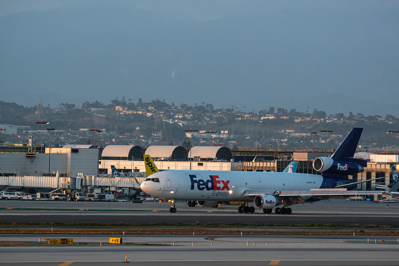 中国海口至新加坡的施耐德钢笔采用国际海空联运15天送达