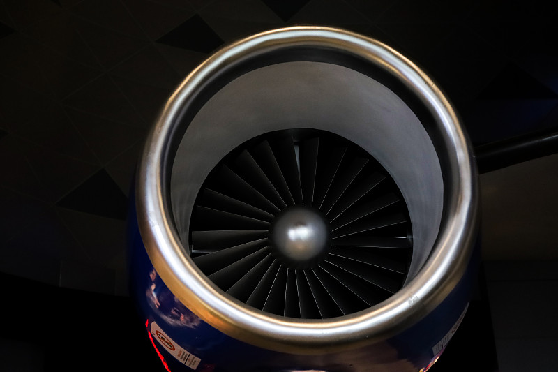 大连智能灯泡采用国际快递9天内送到新加坡