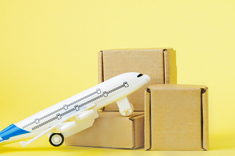 中国东莞黄檀木采用门到门空运4天内速递到新加坡