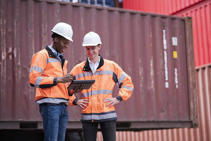 纺织品运用重庆海上运输运抵新加坡