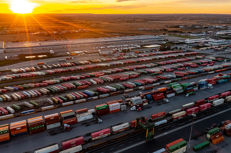 中国深圳到新加坡的果冻使用经济空运7天送达