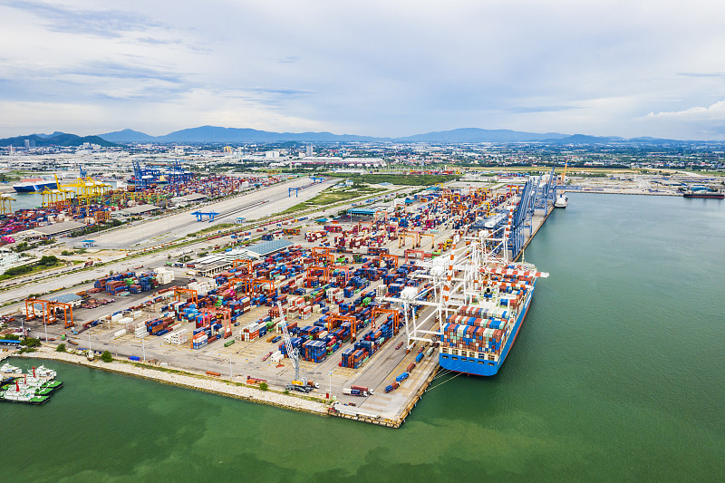 工业PLC（可编程控制器）经过中国上海国际海运高效送达新加坡