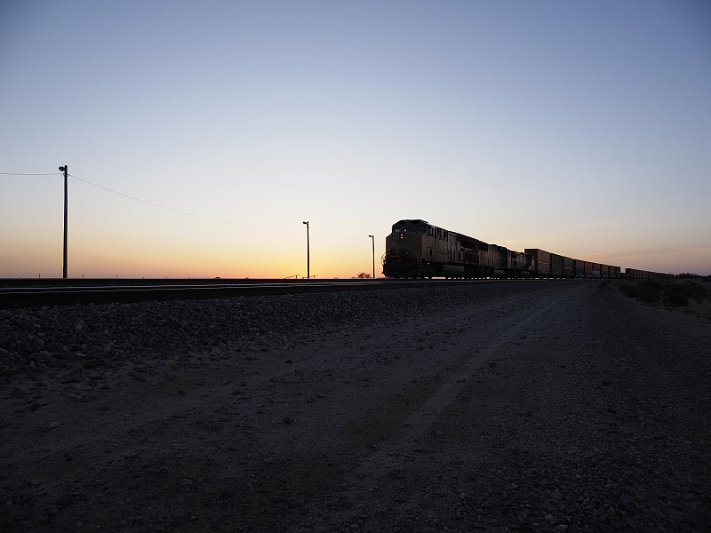 旅行用品运用武汉门到门海运托运至新加坡