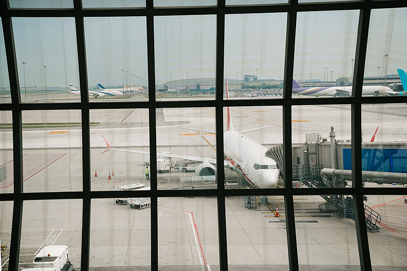 中国广州音响分频器使用门到门空运11天内送到新加坡