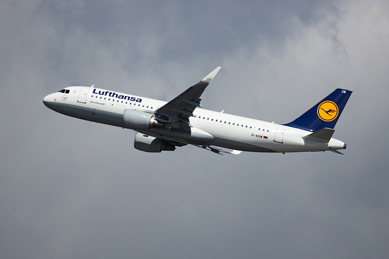 中国广州至新加坡的木制包装材料使用拼货空运6天内送达