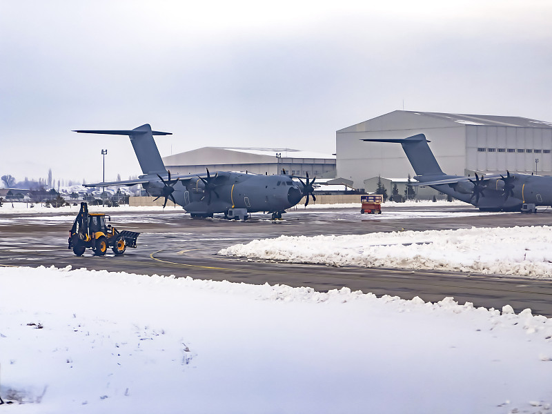 中国青岛若态木质机械模型使用标准空运6天送到新加坡