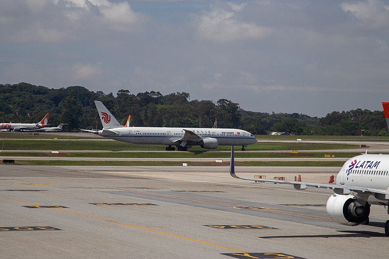 重庆火烈鸟睫毛膏使用航空运输13天配送到新加坡