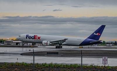 地毯清洁剂通过中国义乌航空快递速递到新加坡