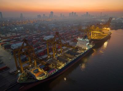 手霜选用中国南京空海联运送抵新加坡