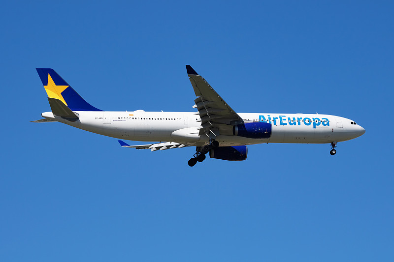 枕头/枕芯/记忆棉枕经过东莞飞机运输送到新加坡