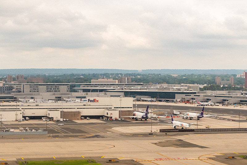 车载咖啡机及茶具套装通过中国台中国际海空联运递送到新加坡