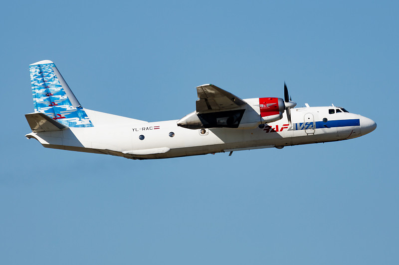 书架采用中国北京拼货空运配送到新加坡