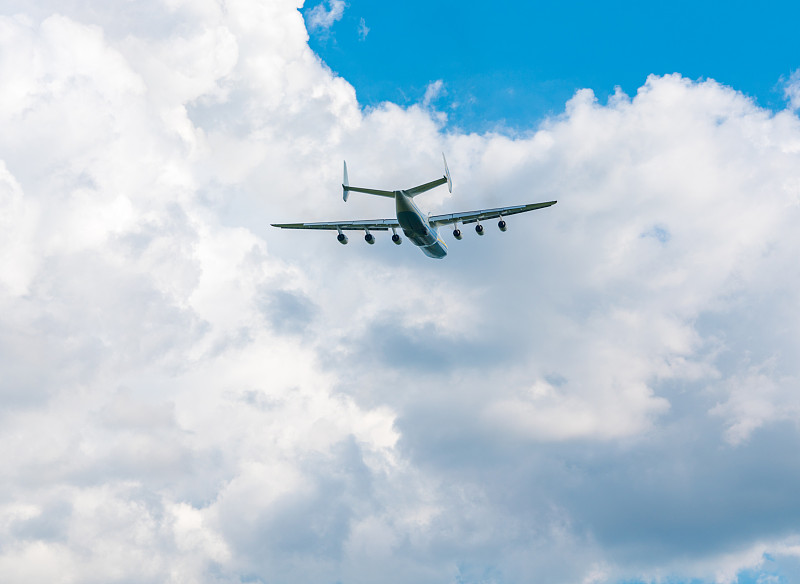 眼线笔通过中国广州空海联运完整送达新加坡