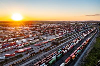 深圳至新加坡的粉底液使用空运派送13天内送到