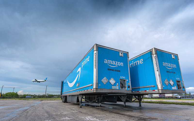 痒痒挠采取中国深圳标准空运速递到新加坡