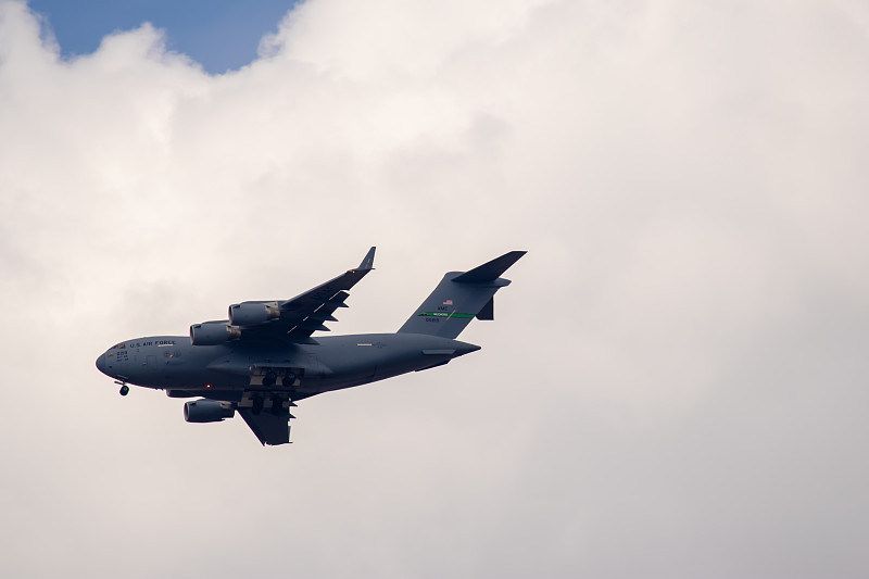 车载USB充电器及电源转换器运用鄂州标准空运配送到新加坡