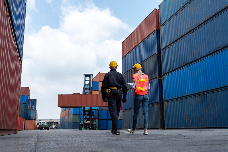 中国青岛工业机器人采用国际空运9天内送到新加坡