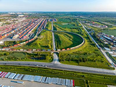 指甲护理套装借助上海空运物流专线送达新加坡