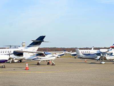 张小泉菜刀通过深圳空运送达新加坡