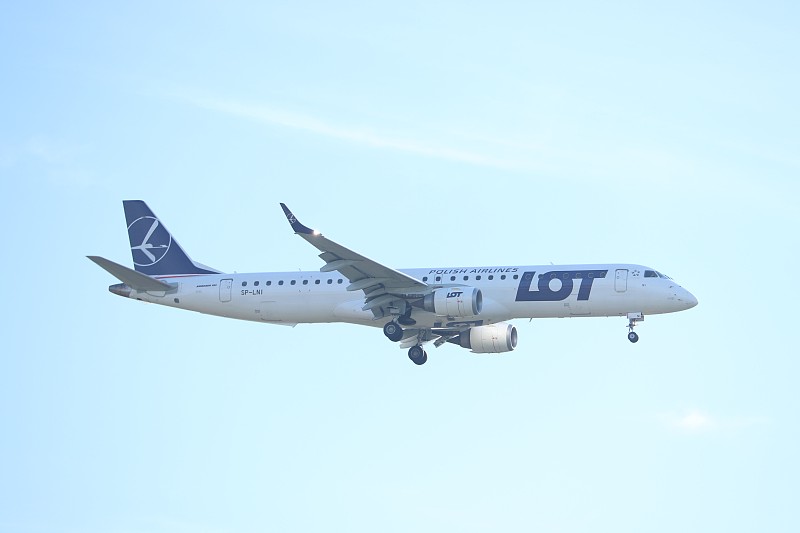 李施德林口腔喷雾应用合肥门到门空运送达新加坡