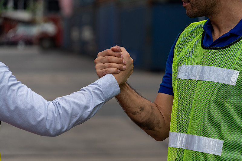 轴承、阀门使用中国广州飞机运输送到新加坡