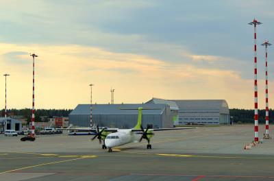 运动鞋中国广州FCL海运准时送达新加坡