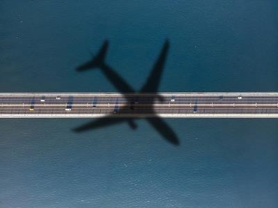 中国鄂州至新加坡的核桃使用门到门空运3天内送达