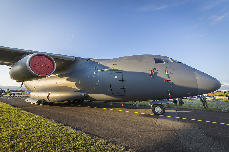 木炭借用义乌多式联运配送至新加坡