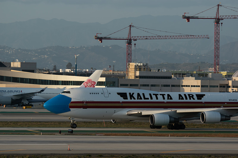 武汉至新加坡的船舶舵机配件（舵角表、舵机电源盒）采用国际空运专线7天内配送到