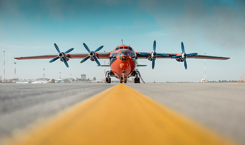航空航天通过中国青岛集装箱运输准时送达新加坡