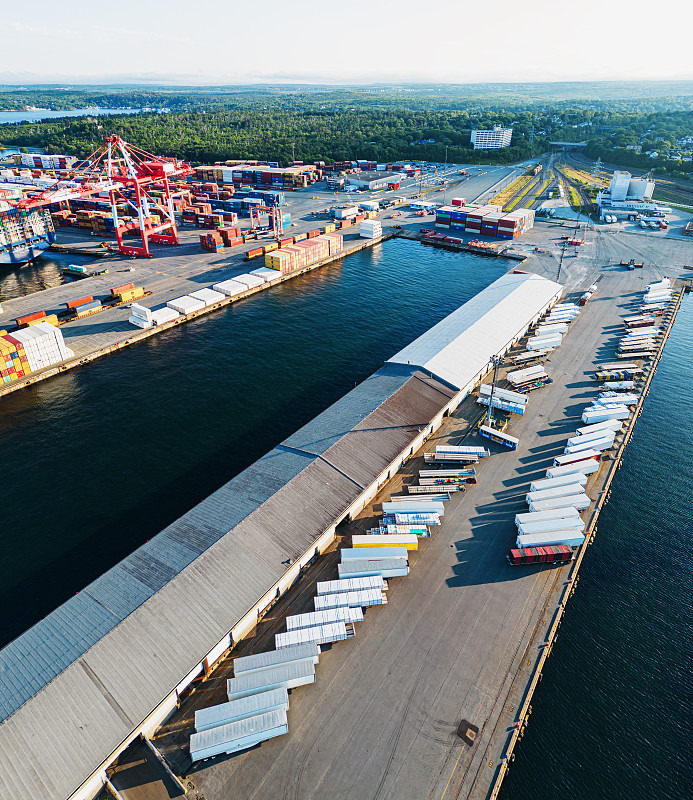 消防铁钩采取中国大连散货船运输准时送达新加坡