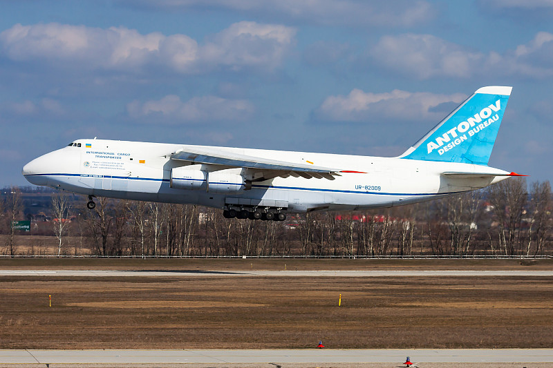 染料通过中国杭州空运物流专线送到新加坡