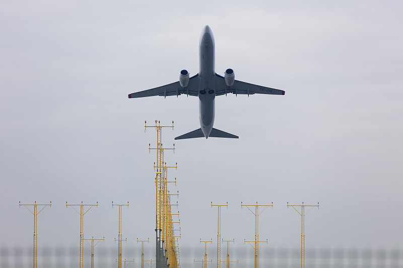 中国上海到新加坡的文化产品采用优先空运12天内送达