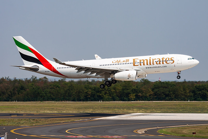 迪卡侬登山杖采用中国上海跨境联运送达新加坡