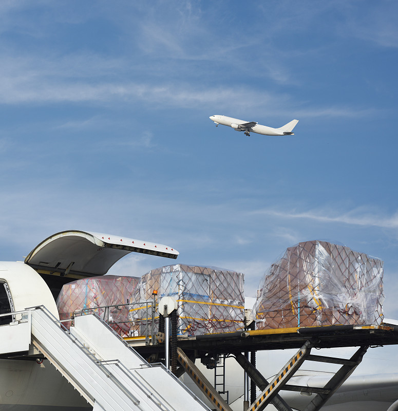 大连到新加坡的木家具采用航空快递4天内配送到